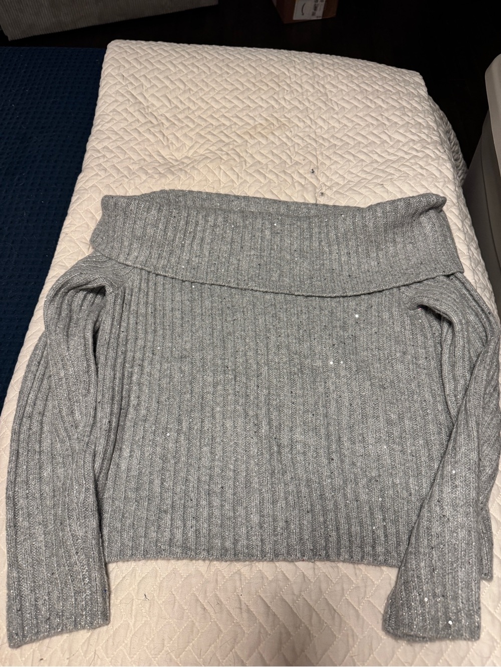 Abercrombie & Fitch Silver-Gray Off-the-Shoulder Ribbed Sweater